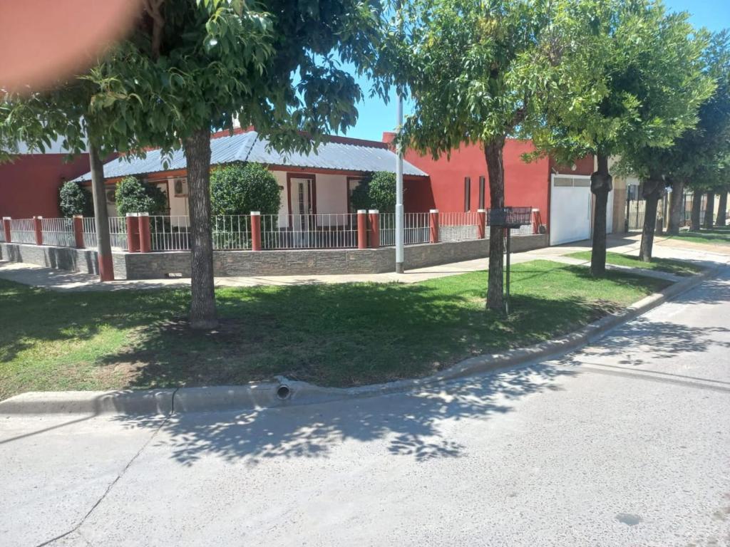 Magnífica casa con cochera privada photo 1