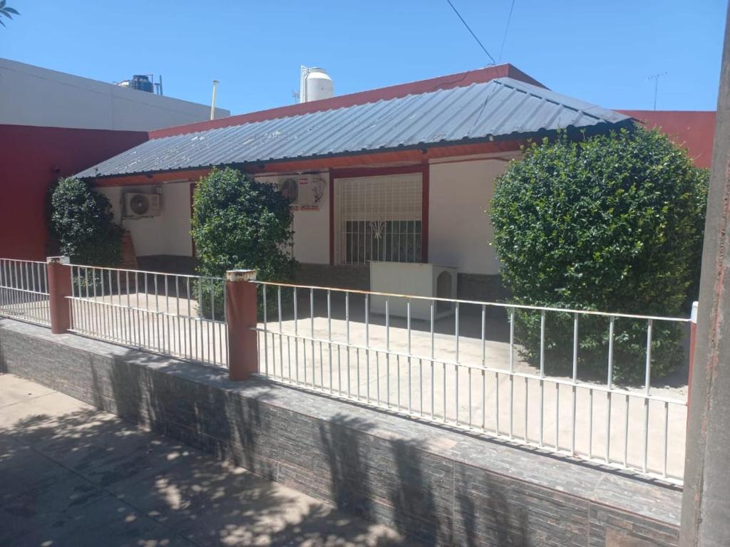 Magnífica casa con cochera privada photo 2