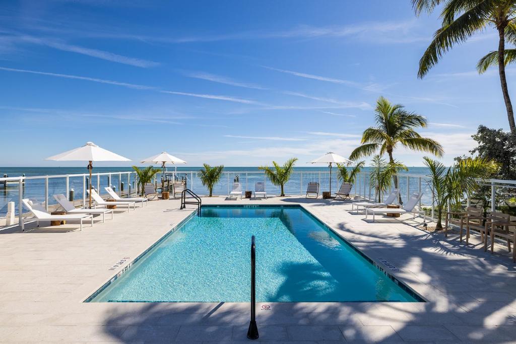 Pines & Palms Resort image