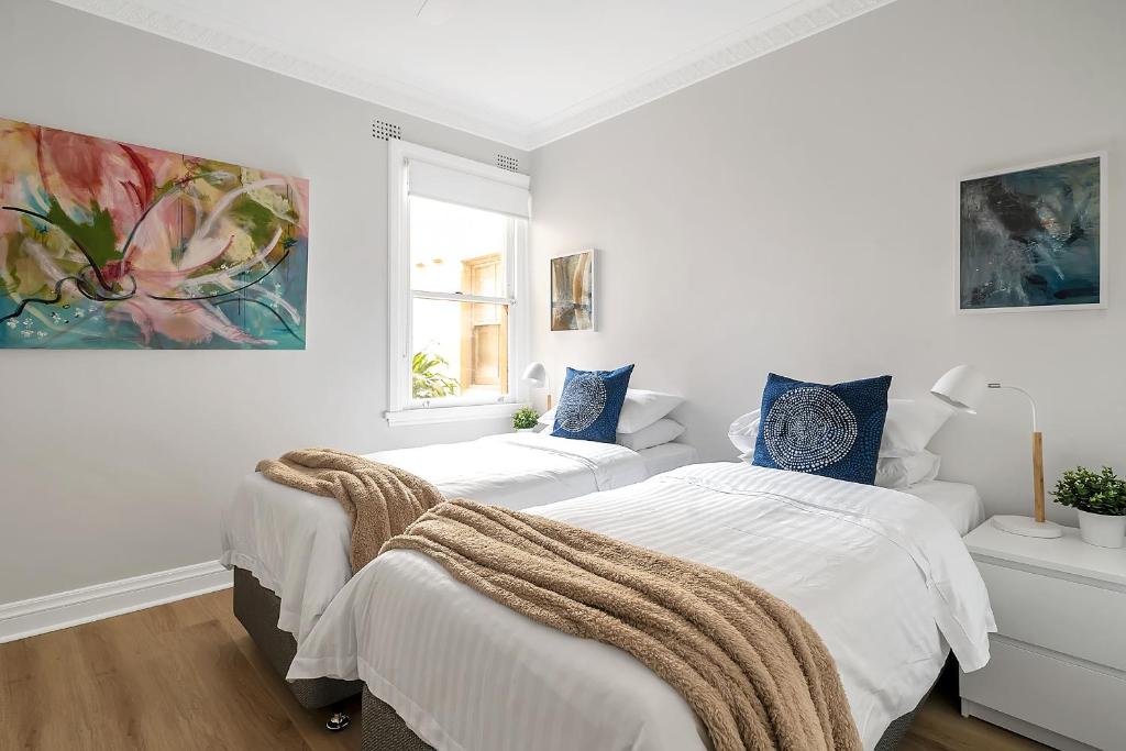 Renovated Harbourfront Home With Harbour Views photo 3
