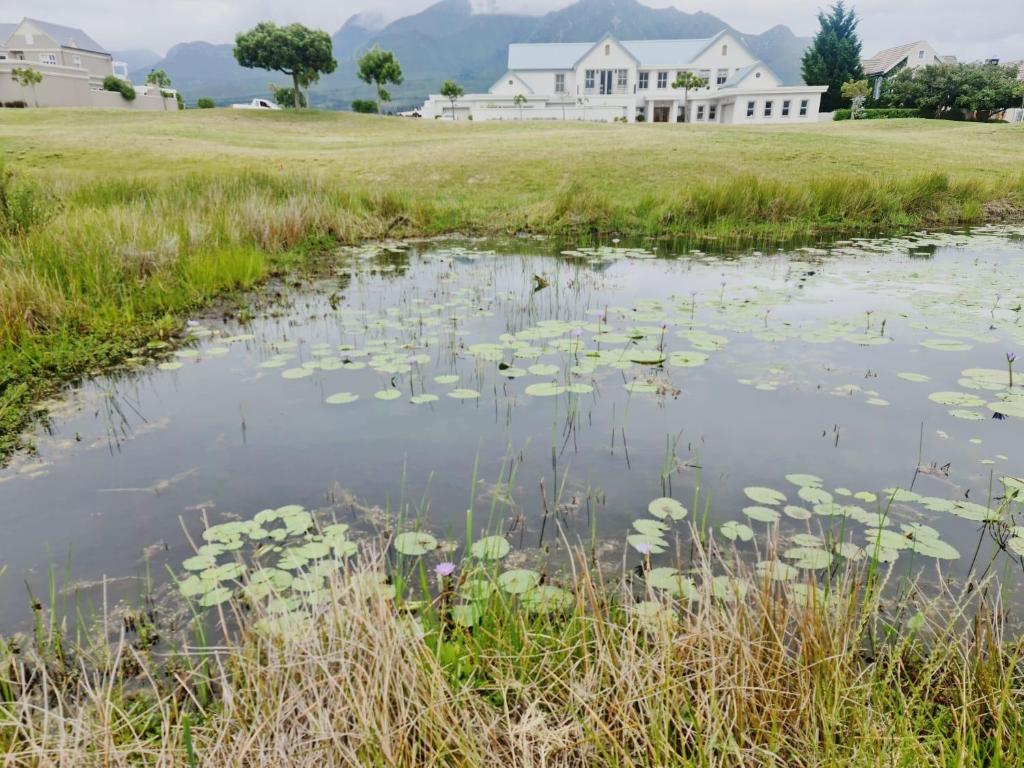 21 Manor Kingswood Golf Estate - Tap to explore photos