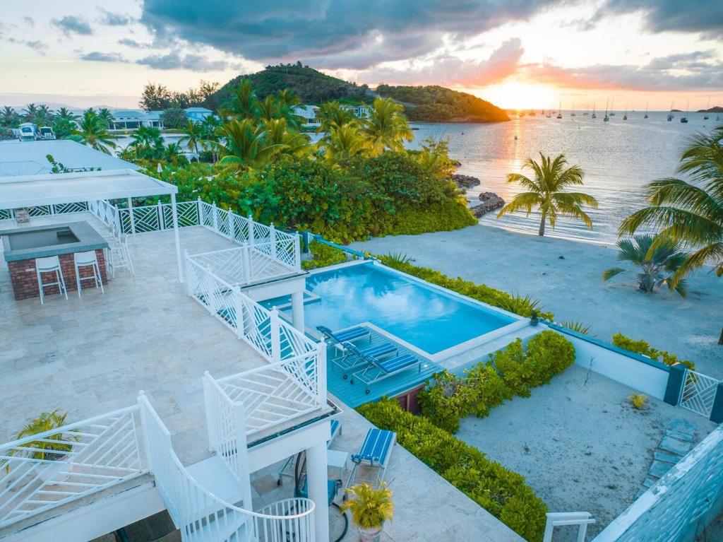 Luxurious Beachfront Villa Jolly Harbour photo 2