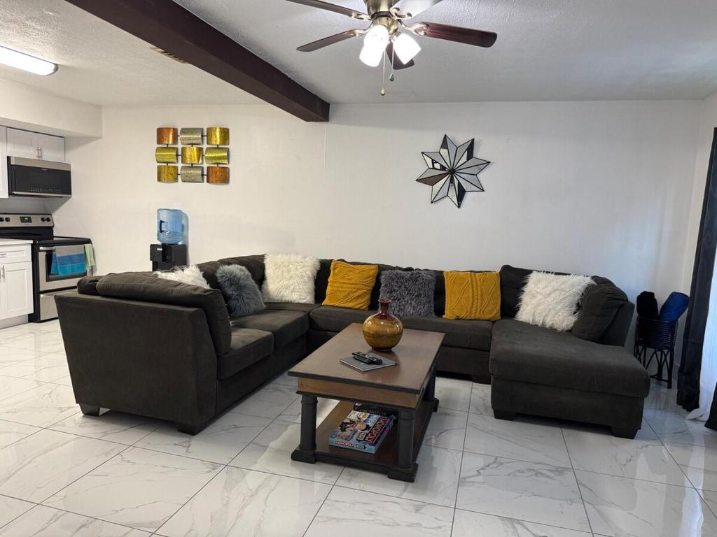 HUGE In-Law Apt Beach Oasis- Private entrance image