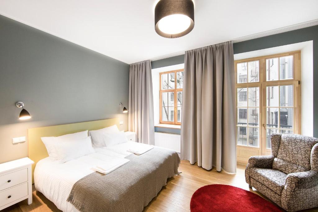 Апартаменты (Апартаменты с 2 спальнями и балконом), Riga Lux Apartments - Skolas