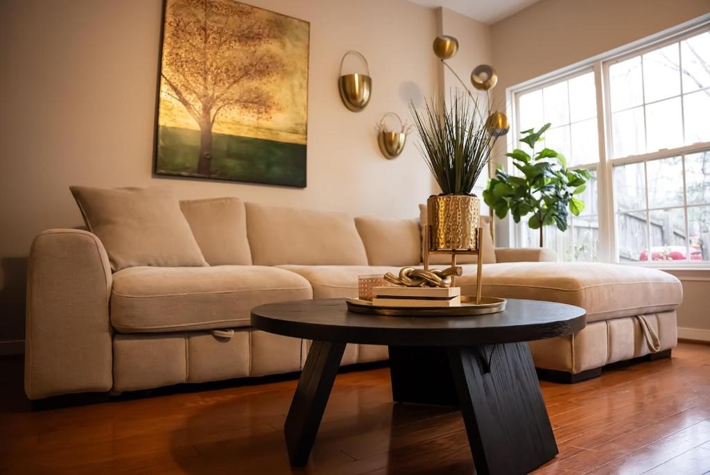 Cozy Home in Richmond image