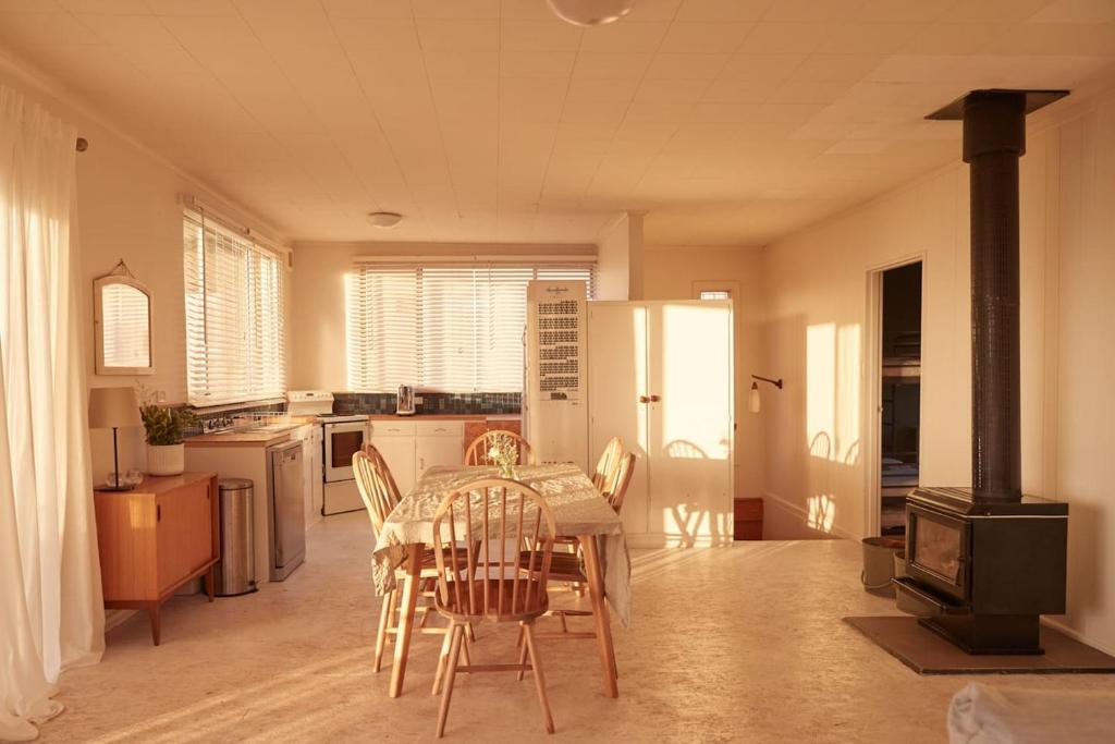 Golden Gully Beach Shack - A Relaxed Oceanfront Stay photo 4