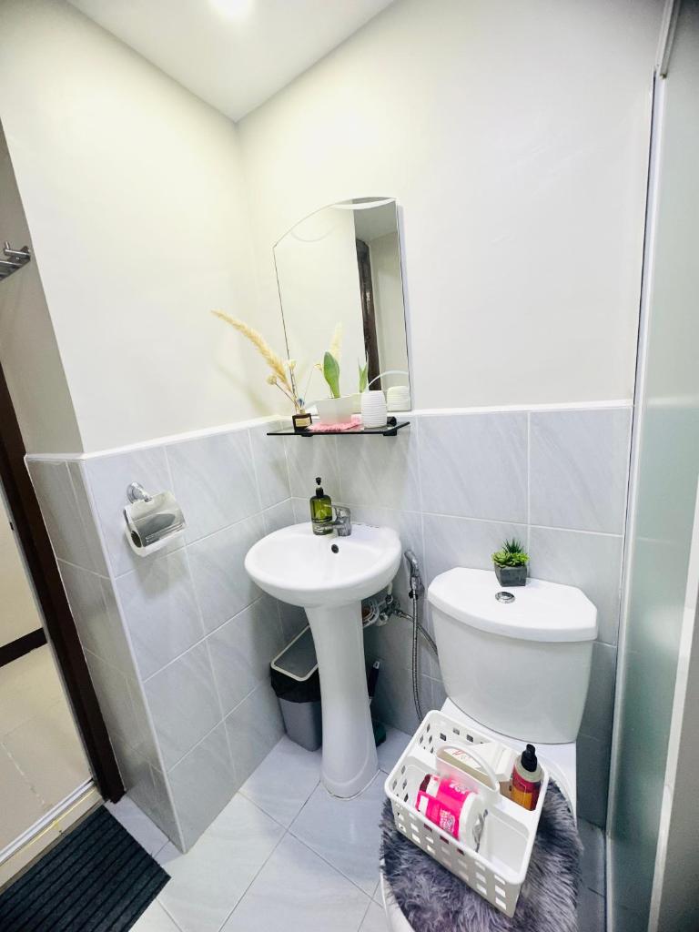 Cebu stays-Saekyung 956 Condominium unit 1209 - Tap to explore photos
