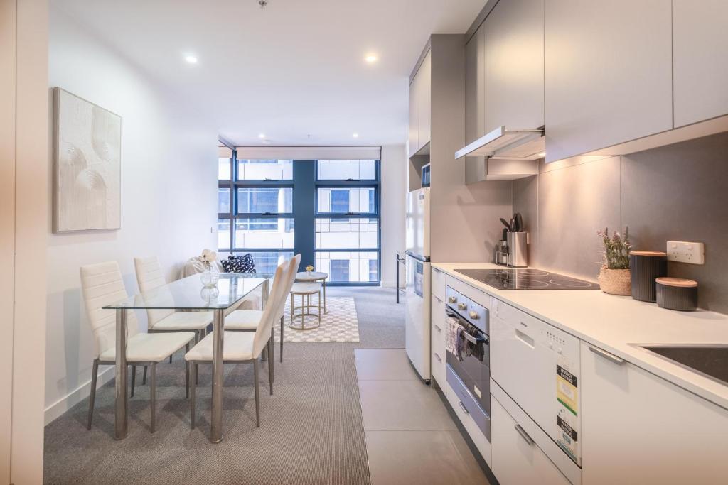 Fully Furnished 1br In The Heart Of Mel Cbd photo 3