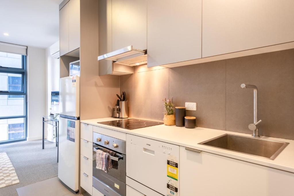Fully Furnished 1br In The Heart Of Mel Cbd photo 2