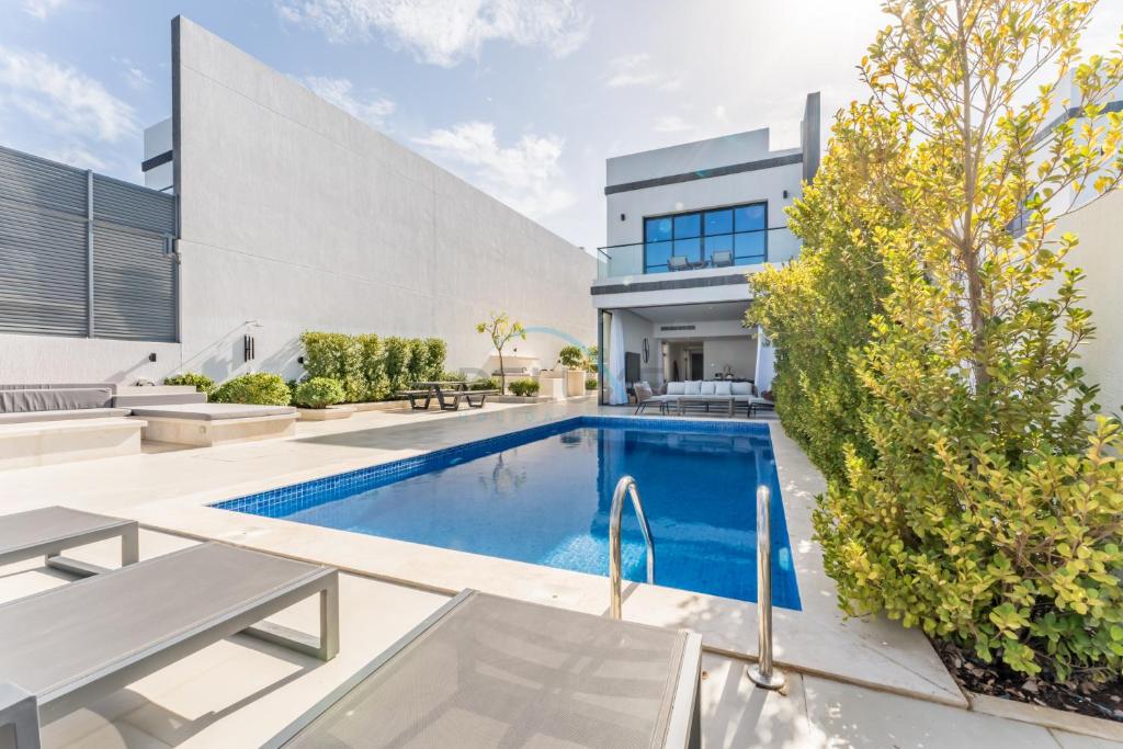 Overlooking Pool & Sea Views Villa with BBQ Facility, Sharm - Al Dana Villa, Al Dana Island by Deluxe Holiday Homes