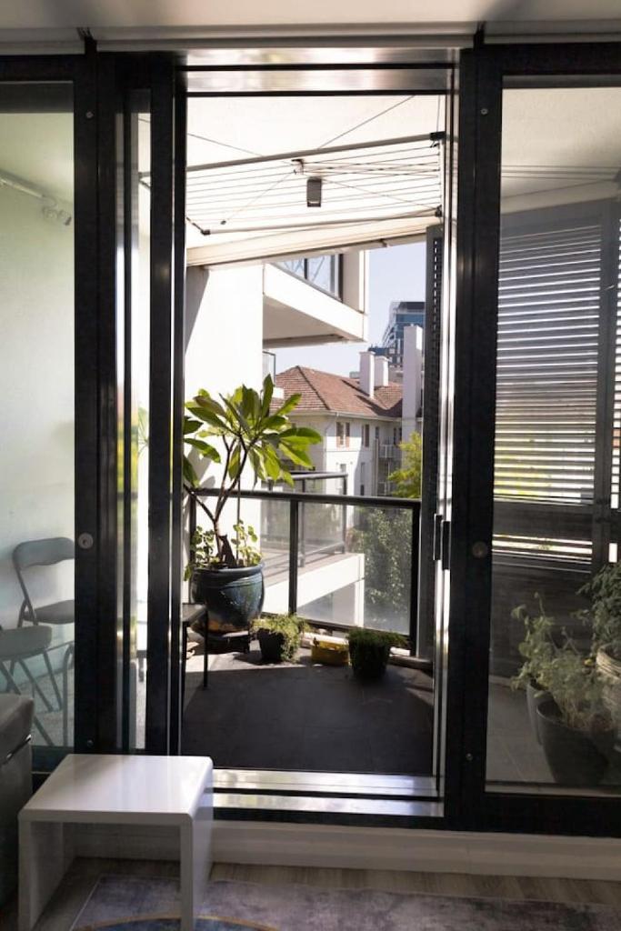 3-Bedroom Stay in Vibrant St Kilda Rd photo 1