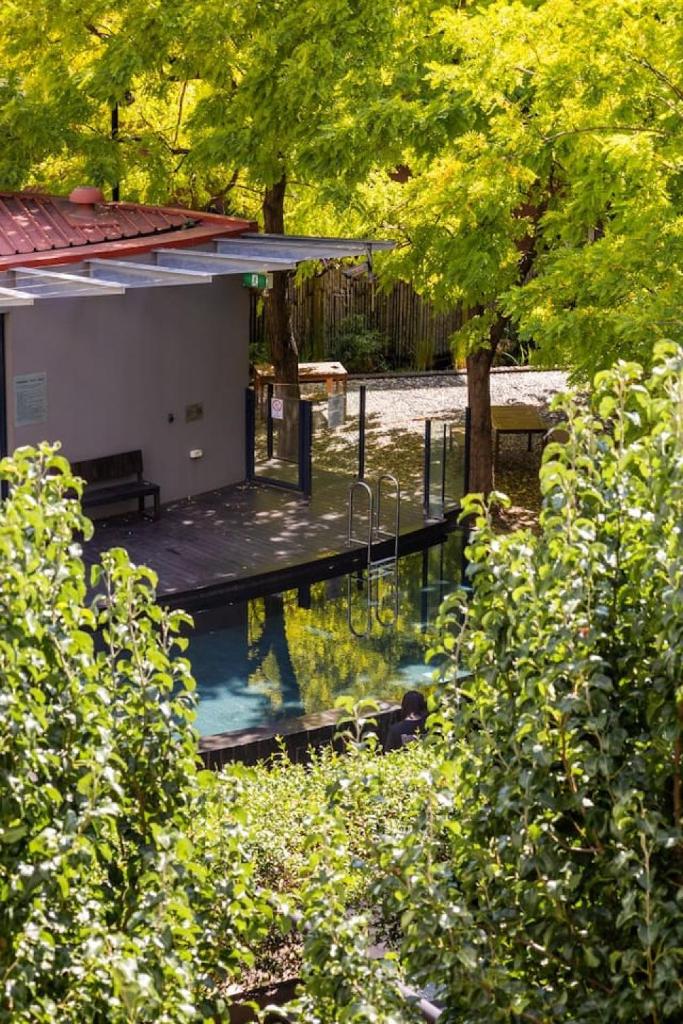 3-Bedroom Stay in Vibrant St Kilda Rd photo 2