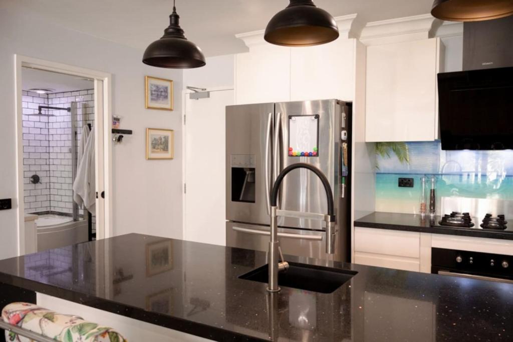 3-Bedroom Stay in Vibrant St Kilda Rd photo 3