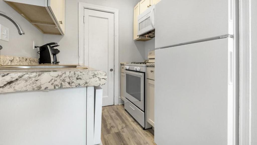 Landing at 275 on the Park - Congress - 1 Bedroom in De Baliviere Place image