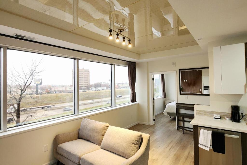 Modern High-Rise Apartment - 2 image