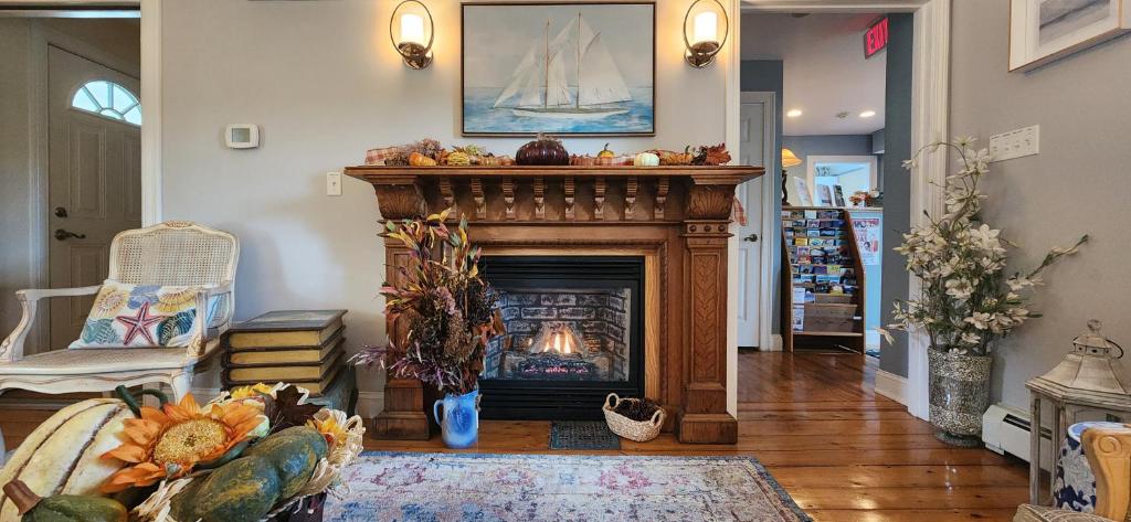 The Elmere House Bed & Breakfast - Tap to explore photos