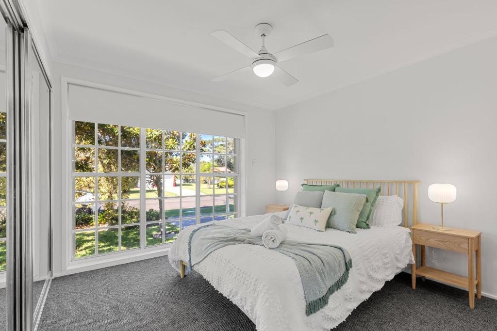 Watersedge - Absolute Waterfront photo 3