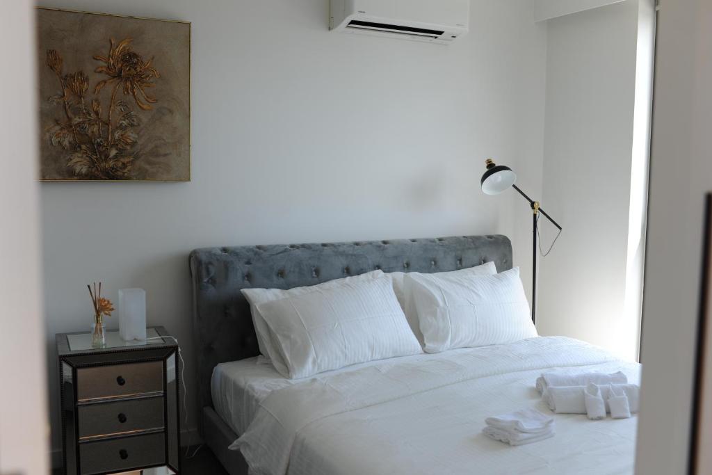 Box Hill luxury 29th floor apartment with car park photo 1