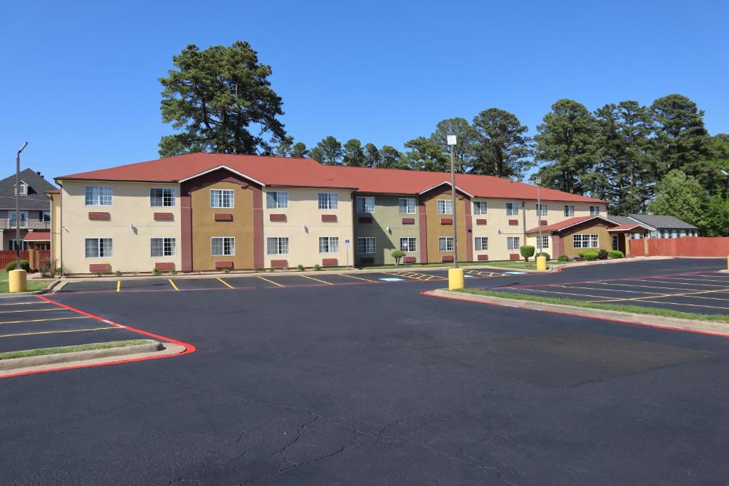 HomeTown Inn & Suites image