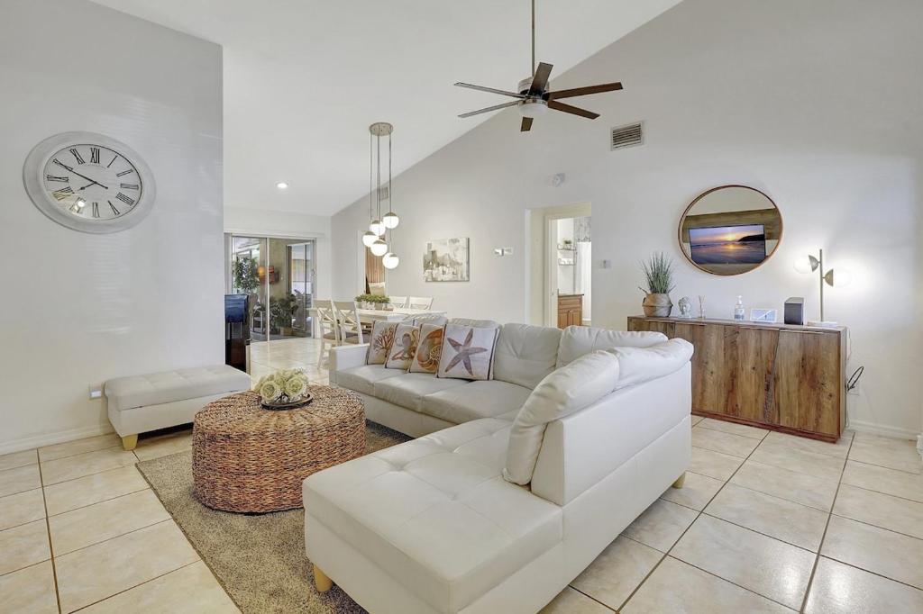 Coastal Charm Cozy Private Home in Cape Coral image