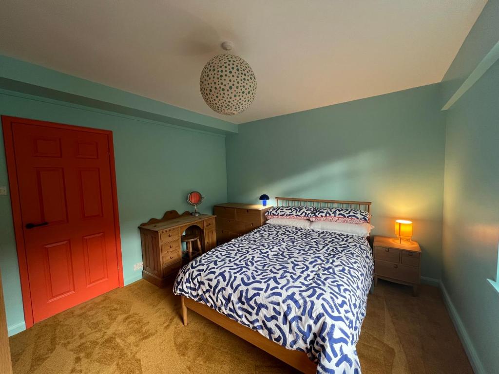 Rainbow retreat with stunning panoramic views - Tap to explore photos