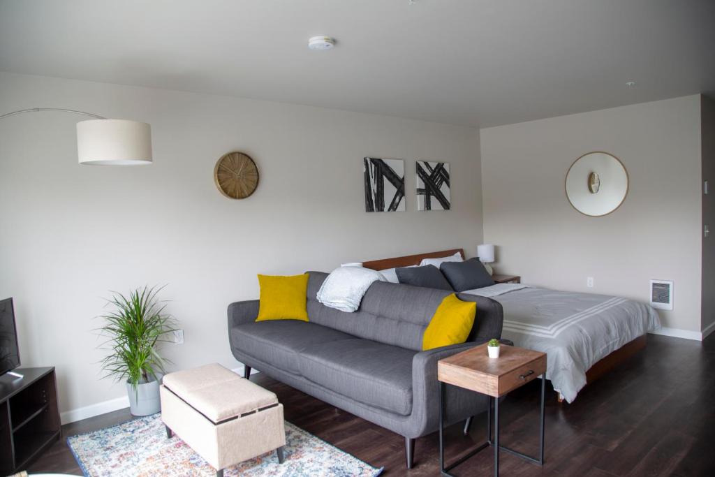 Capitol Hill Modern Studio with Free Parking! image