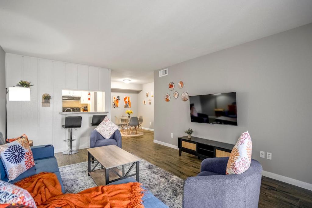 Towne Plaza Apartments #114 in the Galleria Area image