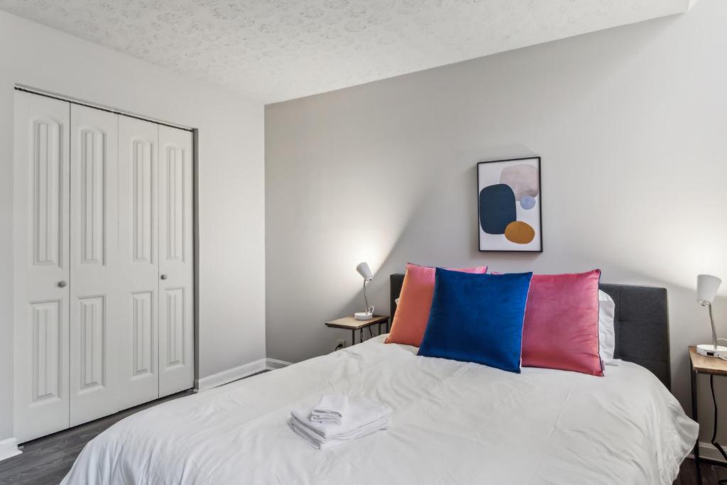 Cozy & Spacious 2 Bedroom 2 Bathroom image