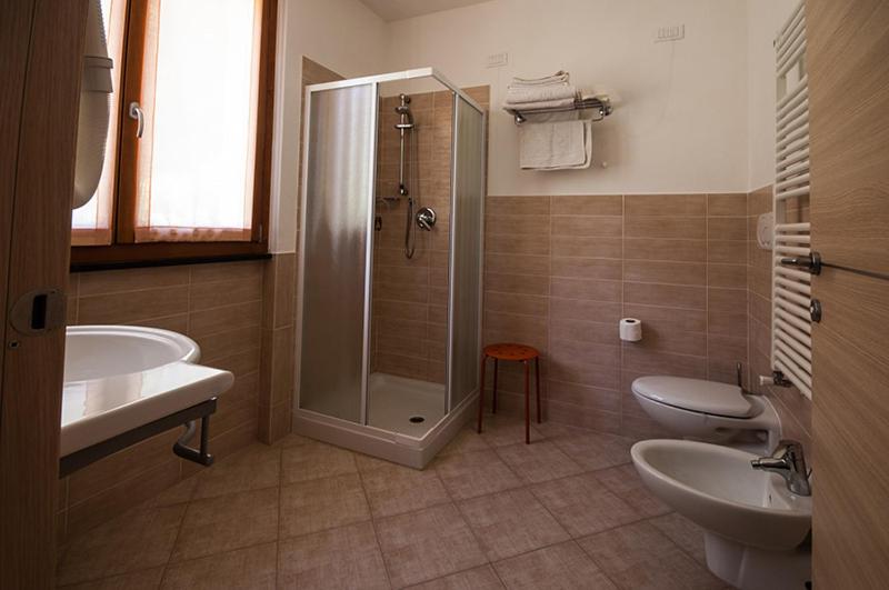 Hotel Oroverde - Tap to explore photos
