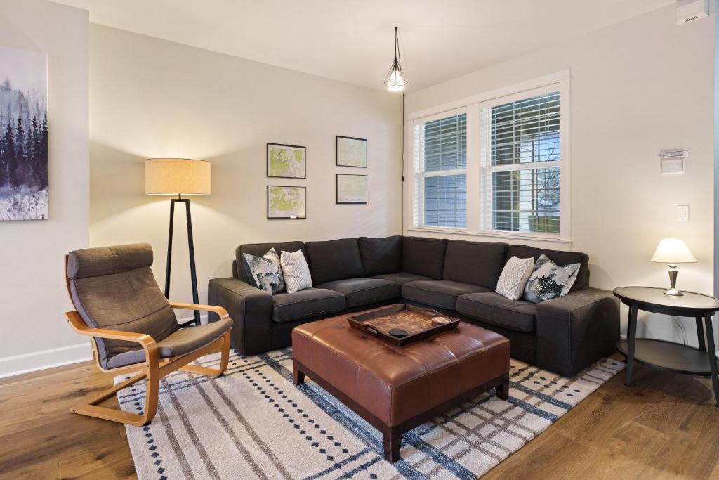 Tranquility On The Bluffs 3 Bedroom Townhouse by RedAwning image