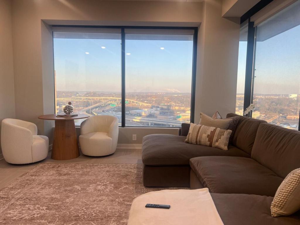SkyLuxe Heights image