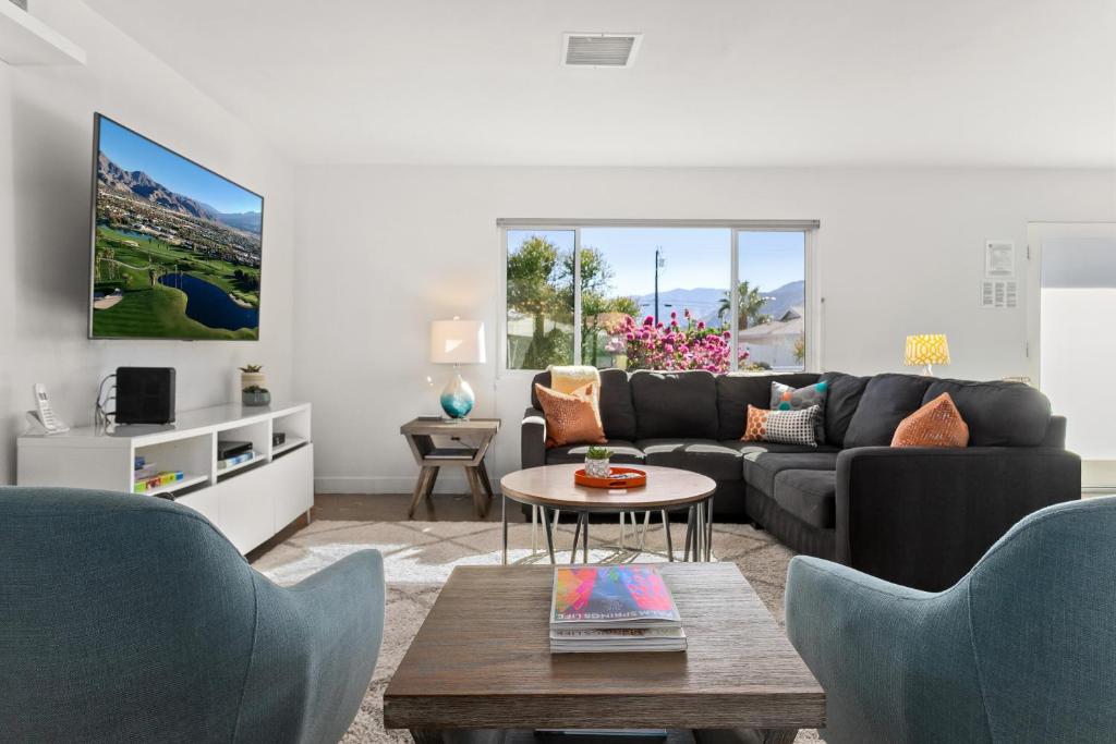 Palm Springs Life 3 Bedroom Home by RedAwning image