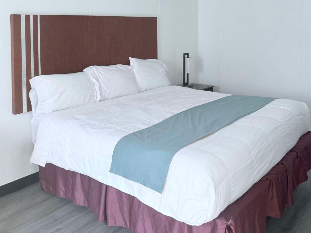 Rodeway Inn image