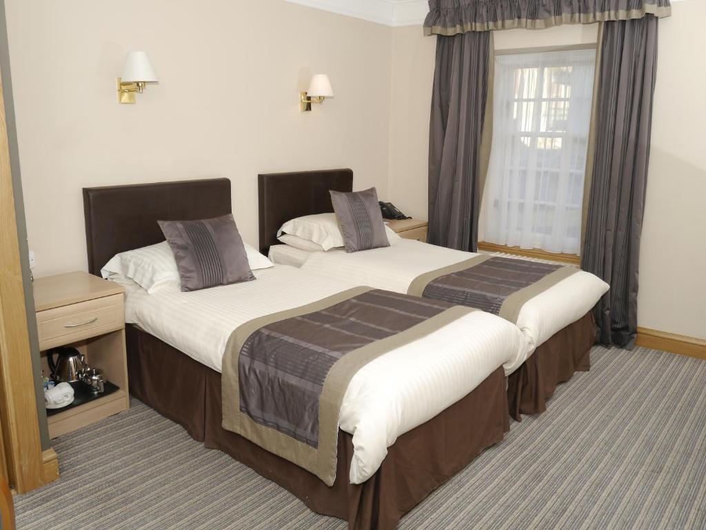 Burnett Arms Hotel photo 4