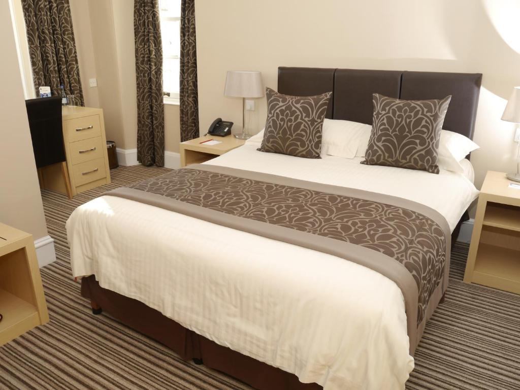 Burnett Arms Hotel photo 3