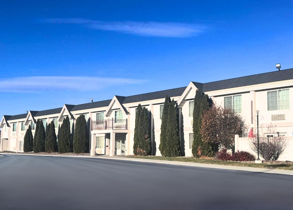 Clarion Inn image