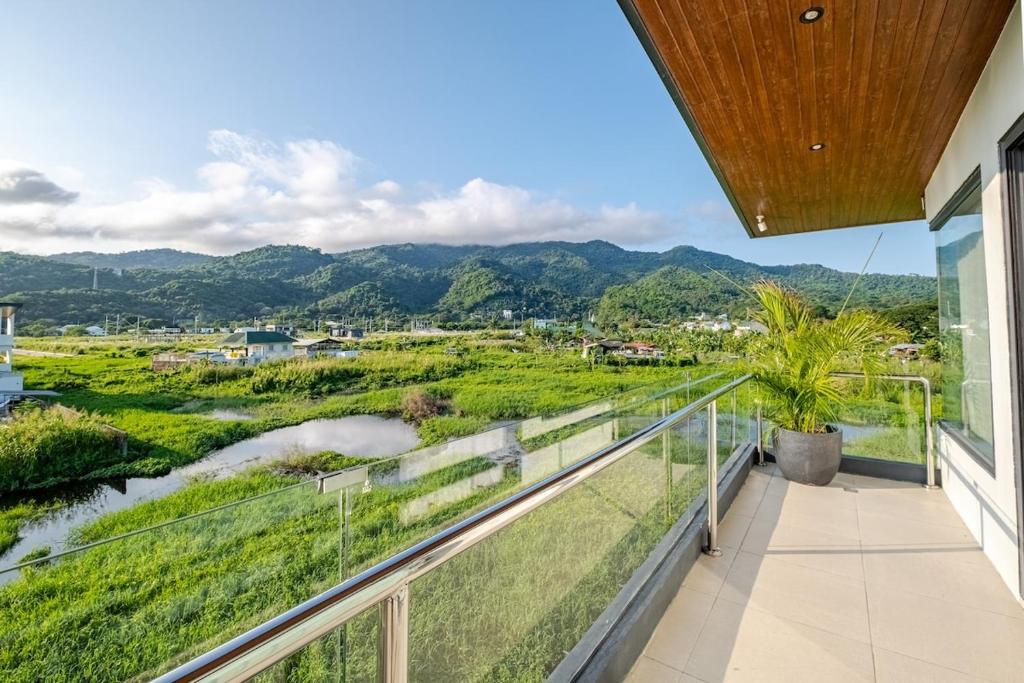 Wayan House with Hotspring Pool, Pila