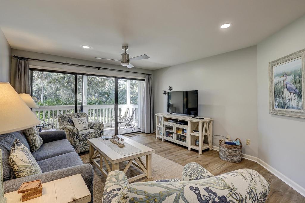 153 Colonnade 2 BR Golf Condo Shipyard image