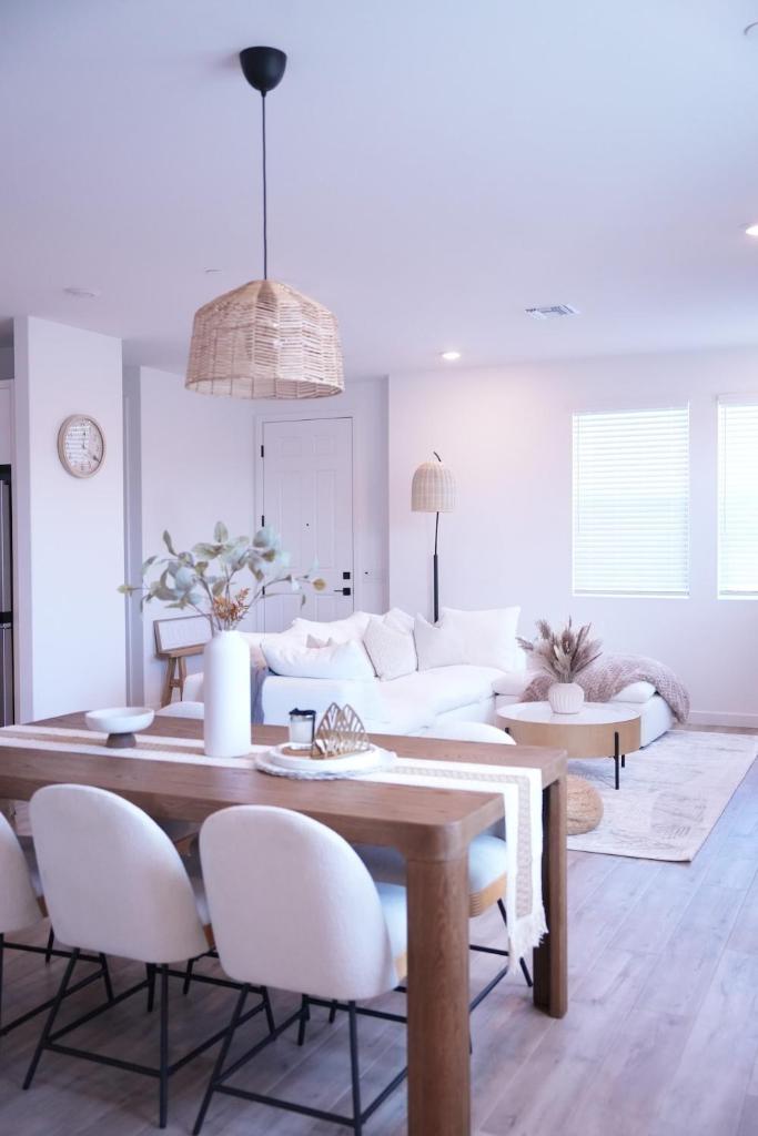 Modern 4BR Townhouse Near Beach Walk to Sand Surf image