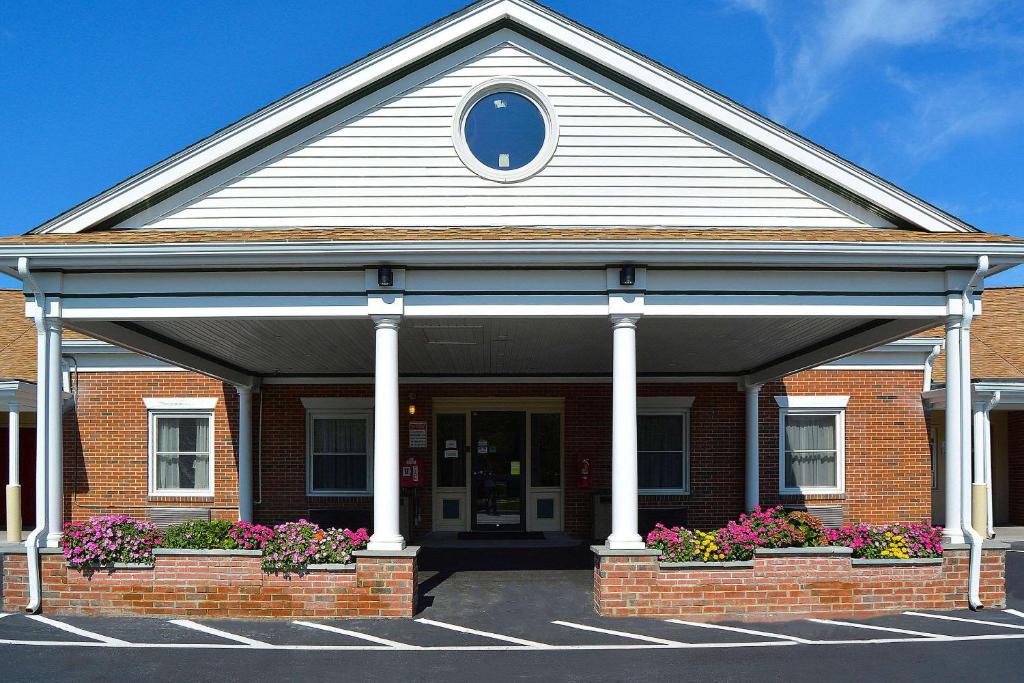 Quality Inn Raynham - Taunton image