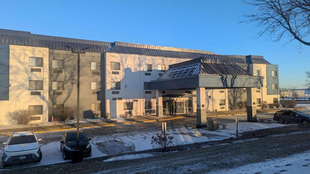Ramada by Wyndham Bolingbrook image