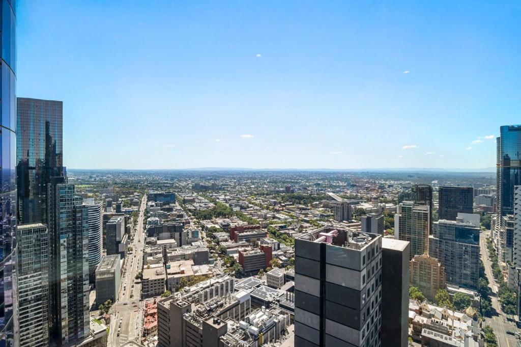 Amazing CBD Apartment with Epic Views and Free Parking! photo 4