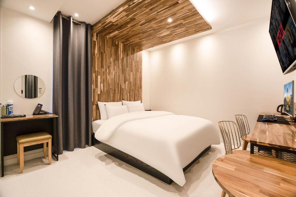 Hotel N Room Type - Deluxe Double Room