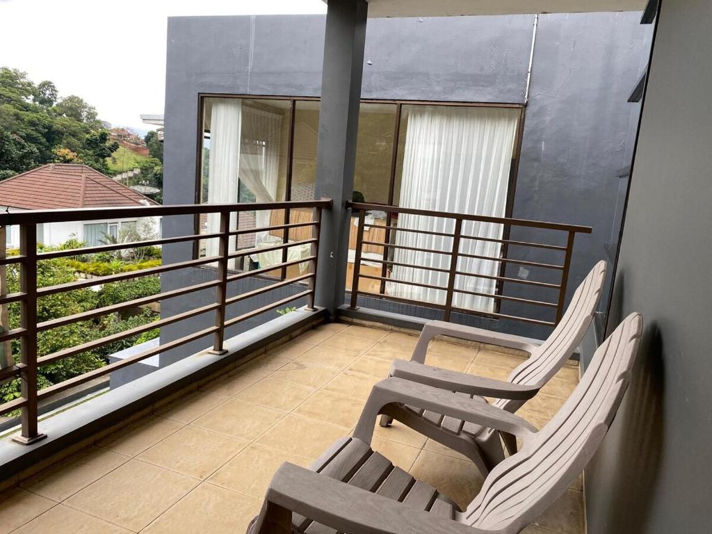 Family Only Cozy Villa on Top of Bandung - De Reiz Iris Syariah 4BR photo 4