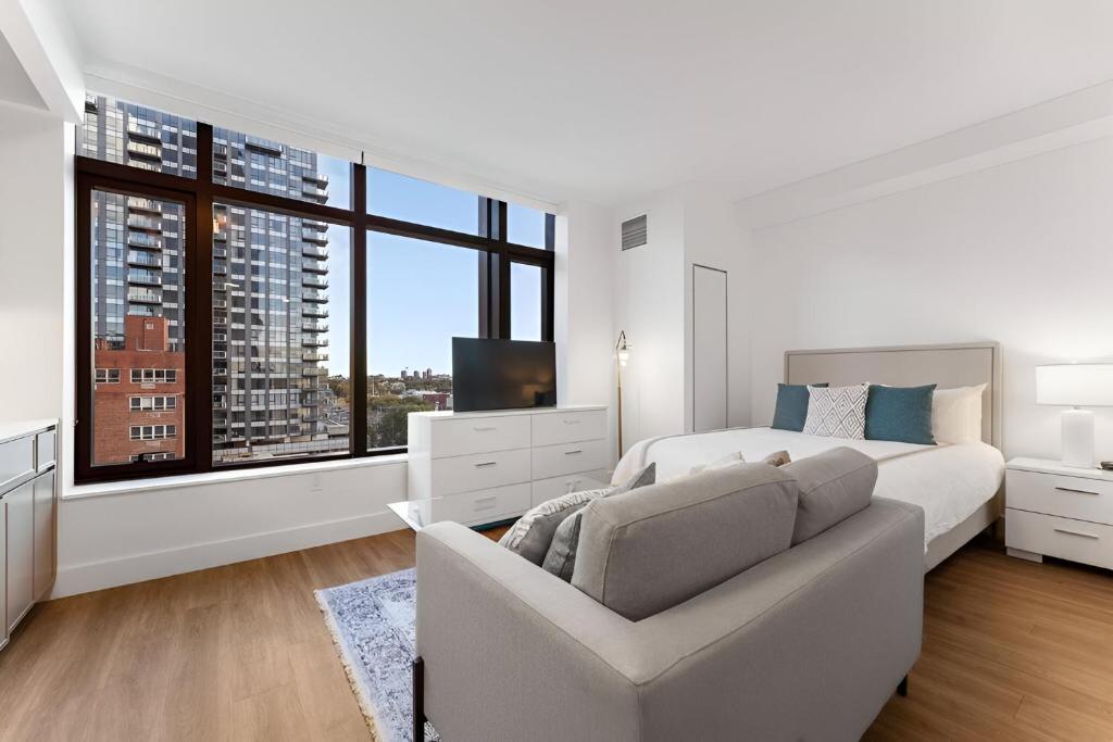 Brooklyn Serenity - Luxe Comfort with Top Amenities image