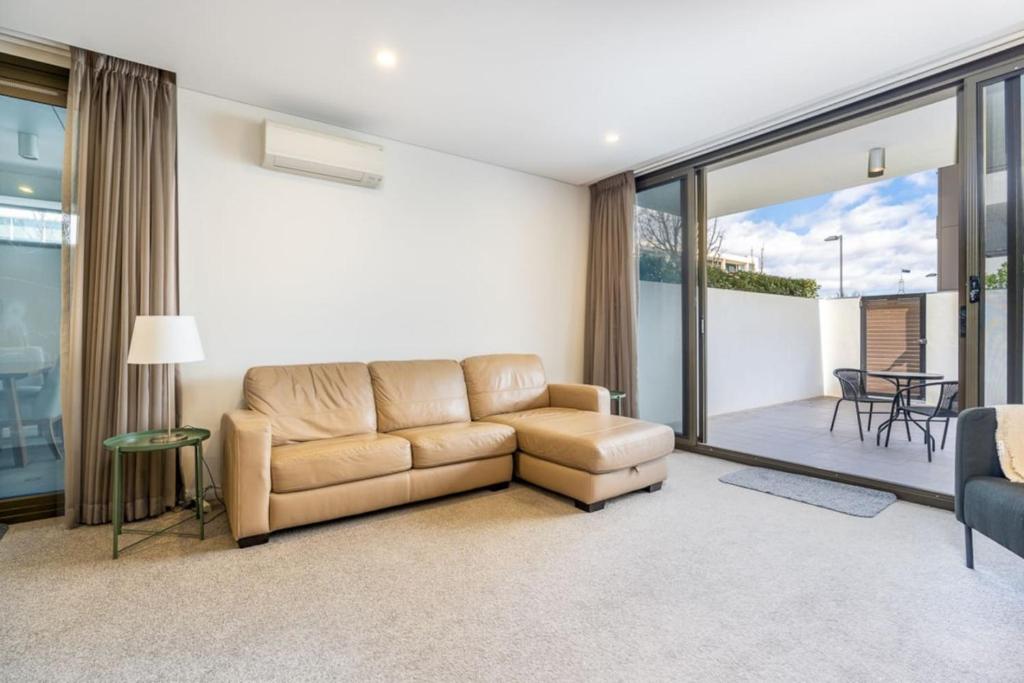 Large Barton Courtyard Apartment near Parliament - Hosted by Canstay photo 4