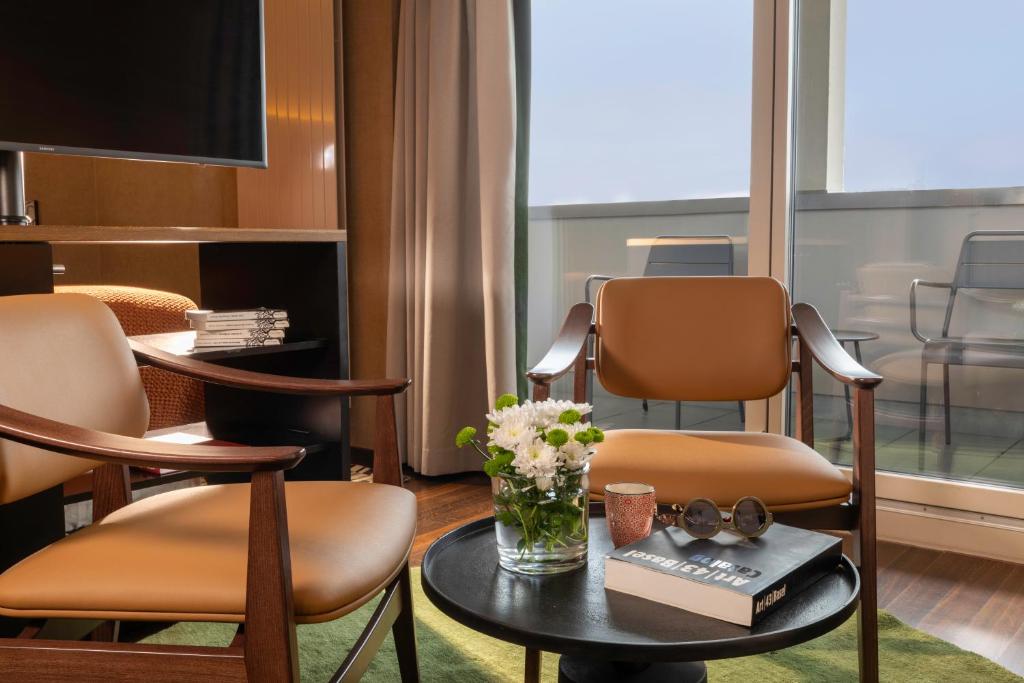 Hotel D - Basel - Boutique Hotel - Tap to explore photos