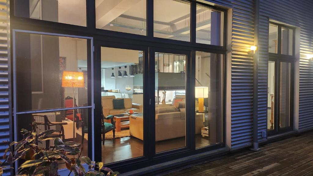 Superbe loft de caractère avec garage à 10' du centre