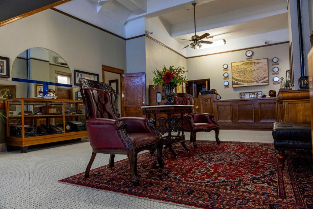Gardner Hotel & Hostel image