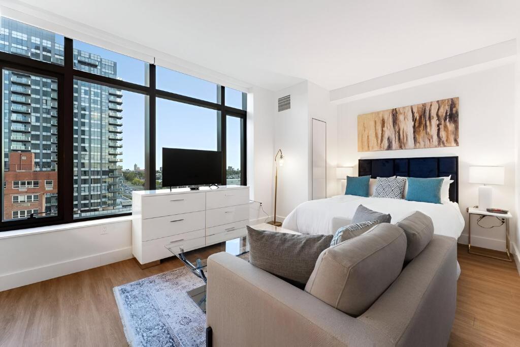 Luxury Meets Comfort Upscale Studio in Brooklyn image